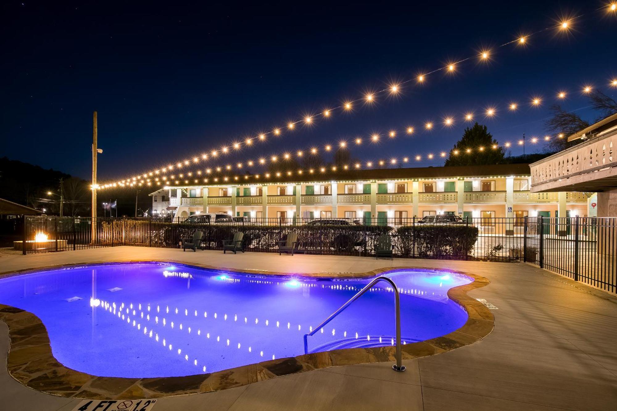 Quality Inn Downtown Хелен Экстерьер фото