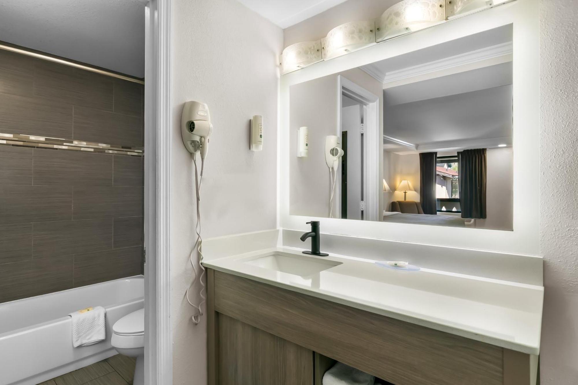 Quality Inn Downtown Хелен Экстерьер фото