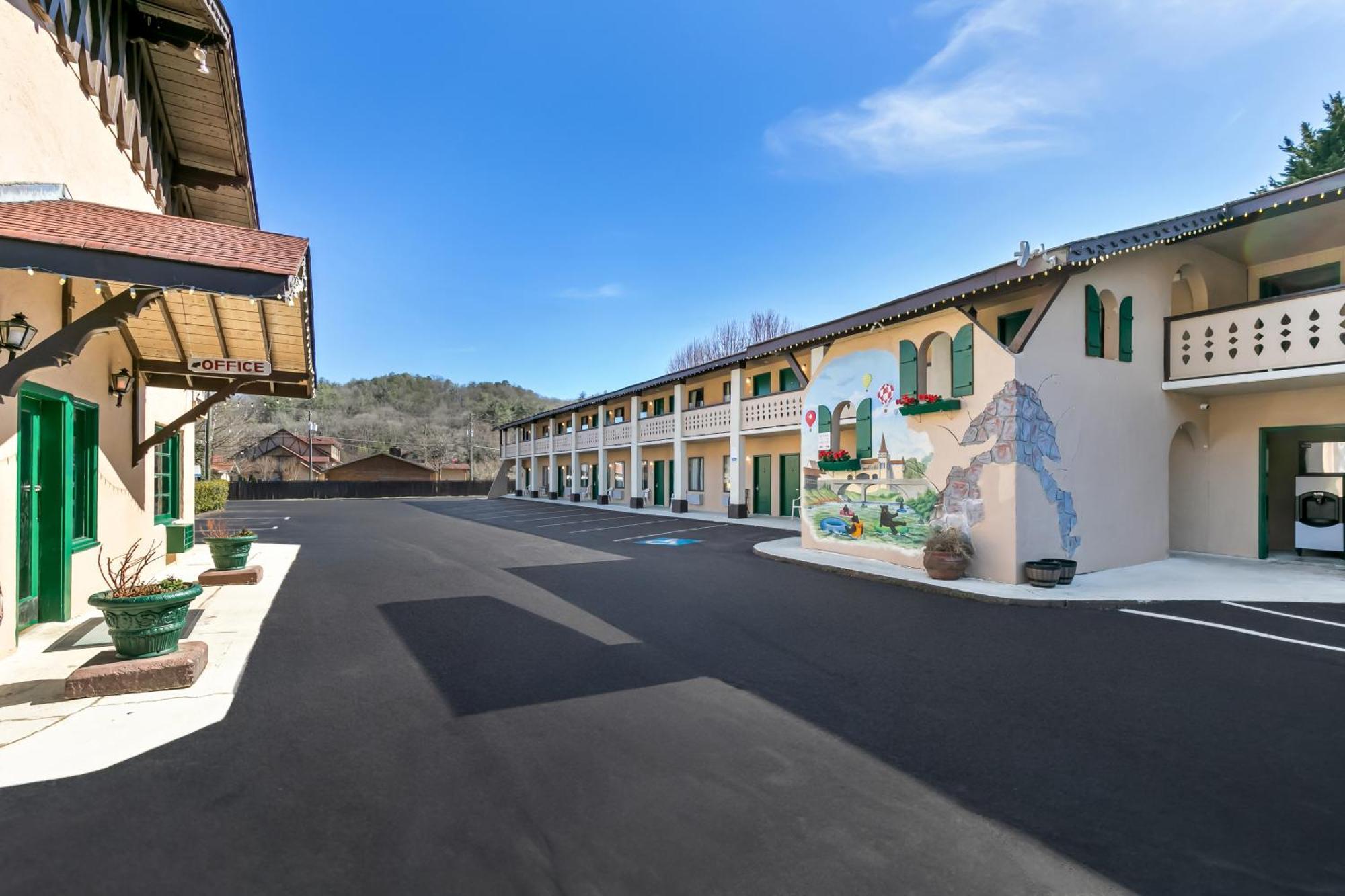 Quality Inn Downtown Хелен Экстерьер фото