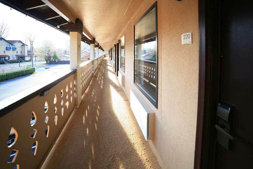 Quality Inn Downtown Хелен Удобства фото